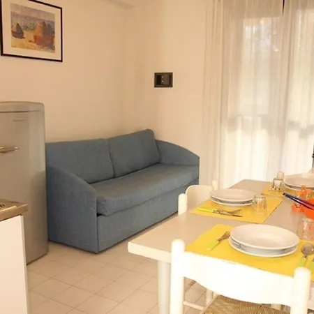 Glenn 1 Apartment